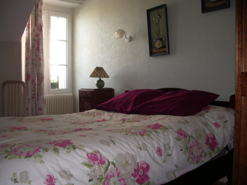 Les Glycines Bed & Breakfast Plaimpied-Givaudins ภายนอก รูปภาพ