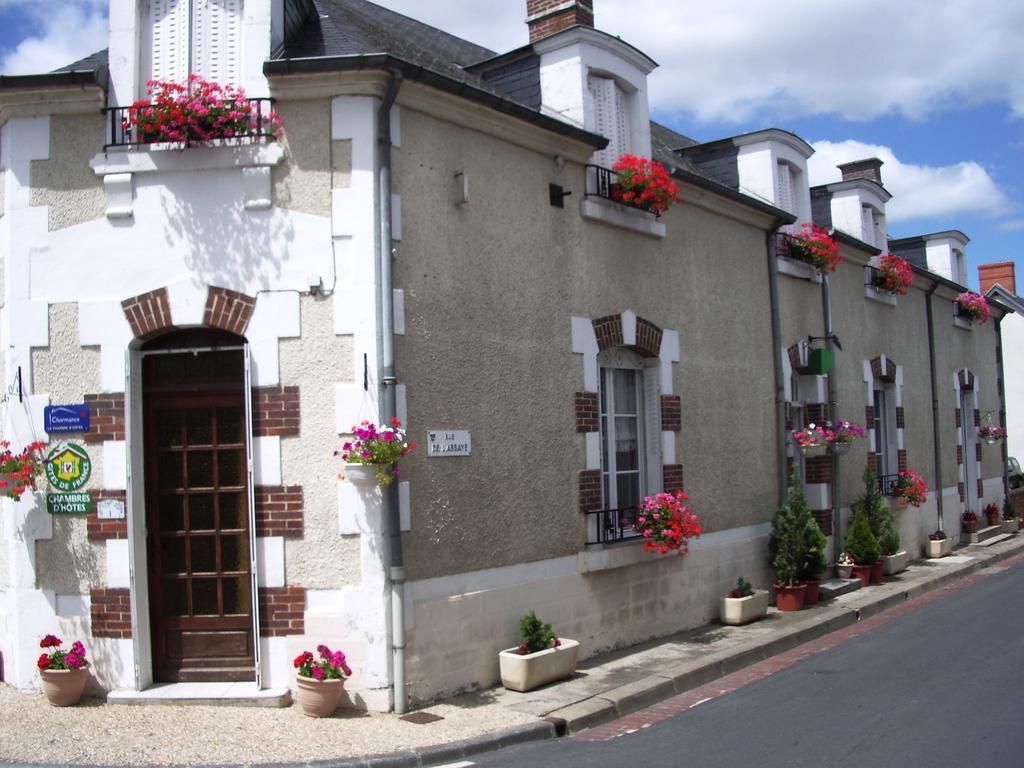 Les Glycines Bed & Breakfast Plaimpied-Givaudins ภายนอก รูปภาพ